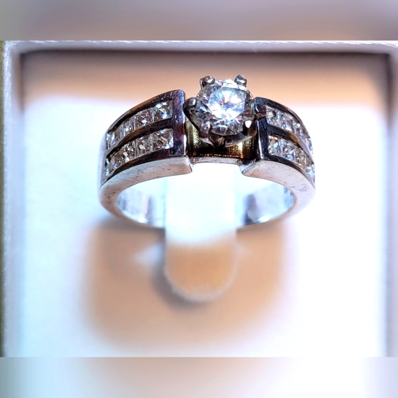 Vintage Swarovski 925 Silver Solitaire with Side Channel Set Crystals US 9 - Picture 1 of 8